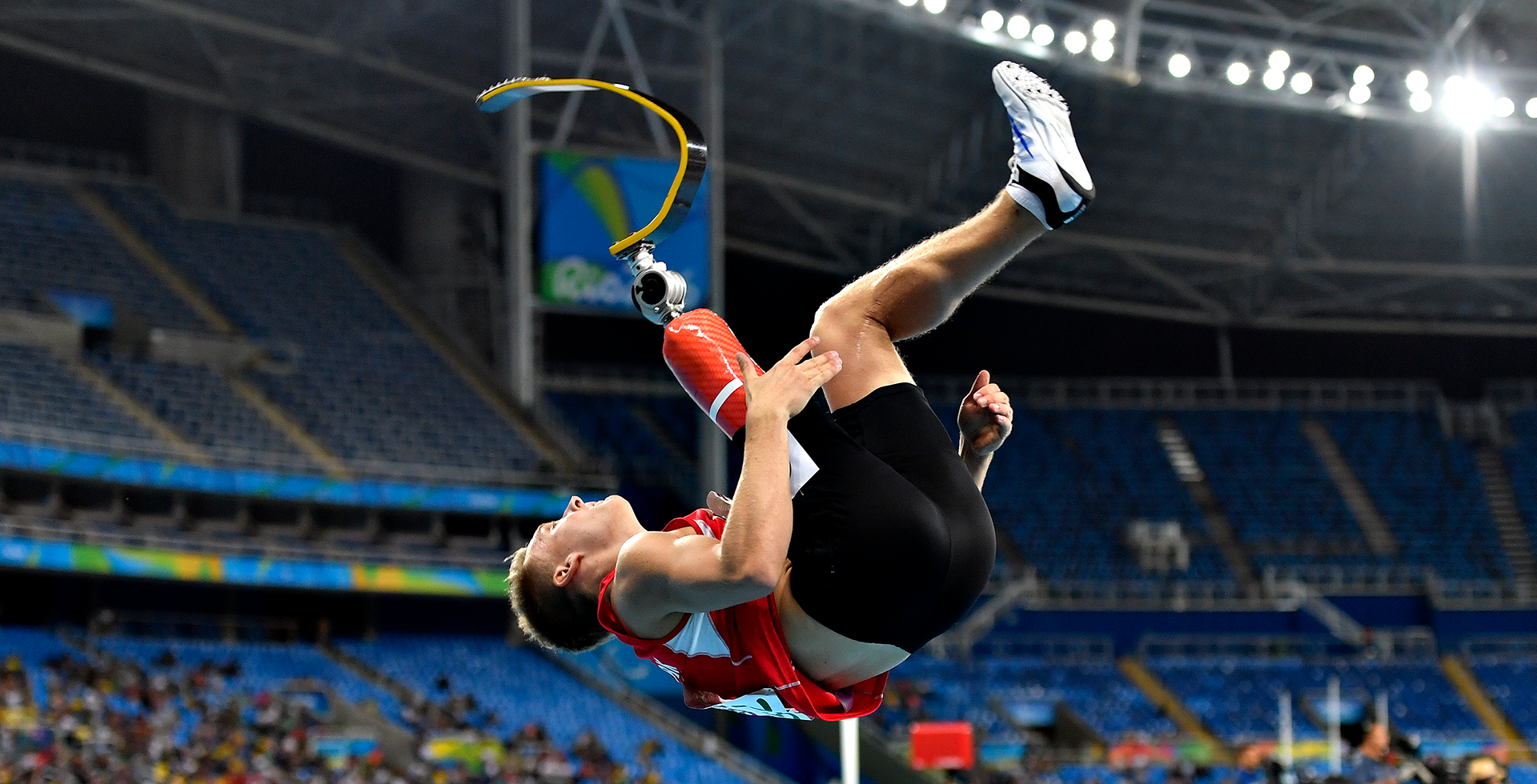 上展现出极 上展现出极